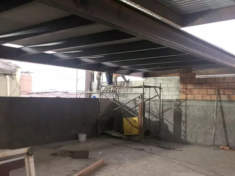 Estrutura do mezanino vista a partir do térreo